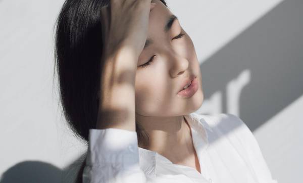 asian woman with headache