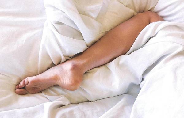 restless legs in bed